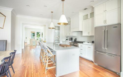 320 East Townhouse By Lucky Savannah