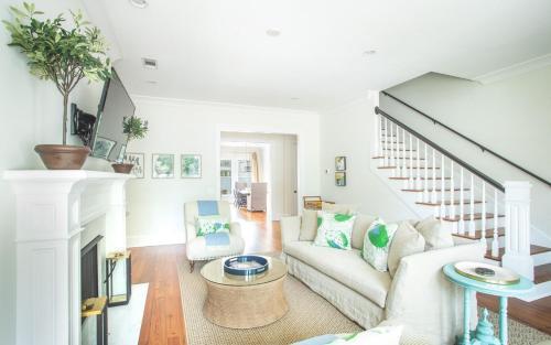 320 East Townhouse By Lucky Savannah