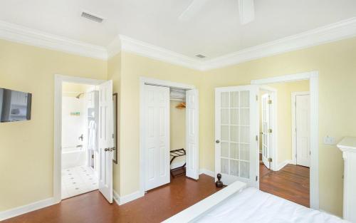 Mandy's Veranda By Lucky Savannah