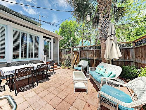 Classic Charmer With Luxe Interior - Amazing Locale! Home