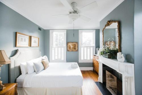 Villa Rainbow Row At Washington Square By Lucky Savannah
