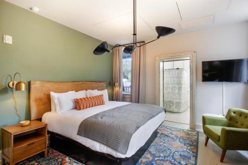 The Present Hotel
