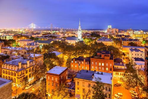 Apartamento New Listing! Historic Gem, Walk Everywhere Apts