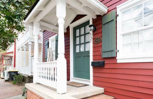 Magnolia Cottage By Lucky Savannah