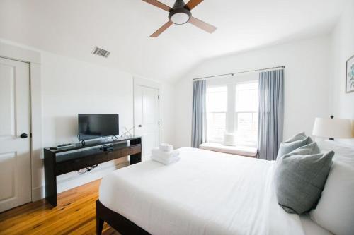 Unwind On Crawford Square By Lucky Savannah