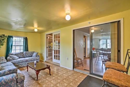Quiet And Convenient Home 6 Mi To Stone Mtn!