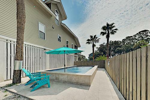Three Buoys - Private Pool, Walk To Beach! Home