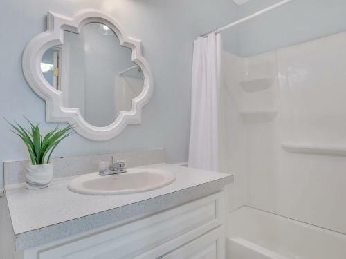 Private Heated Pool Flex Cancelation Within A Short Walk To The Beach
