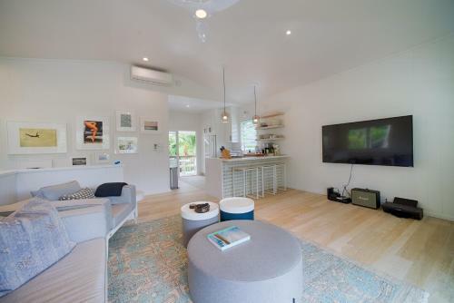 Hanalei Beachfront Cottage Home