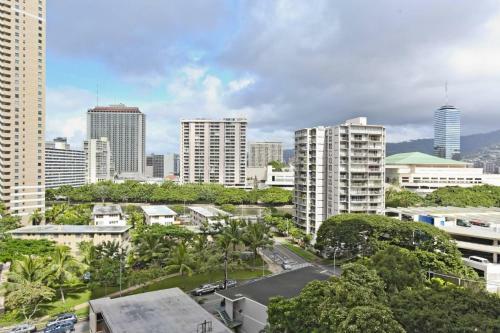 Chateau Waikiki #1014