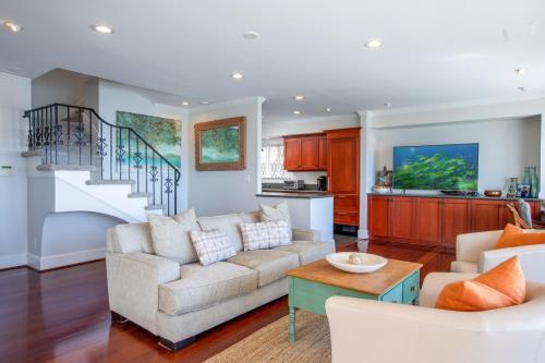 Posh Beachfront Gingerbread Home With 3 Lanais Home