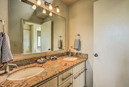 Kailua-kona Apartment With Pool, Deck And Ocean Views!