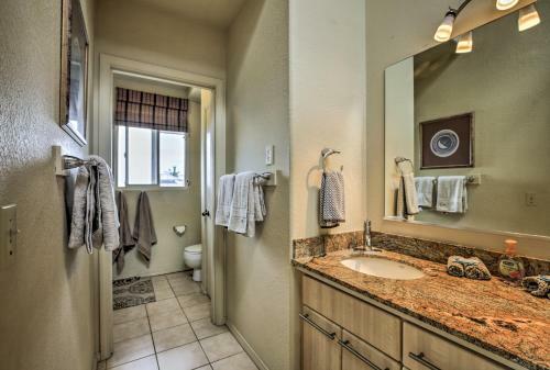 Kailua-kona Apartment With Pool, Deck And Ocean Views!