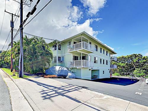 New Listing! Ocean-view Apartment With Pool & Spa Condo