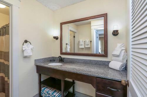 Apartamento Beautifully Upgraded, Full Kitchen, Comfy King Bed, AC Condo