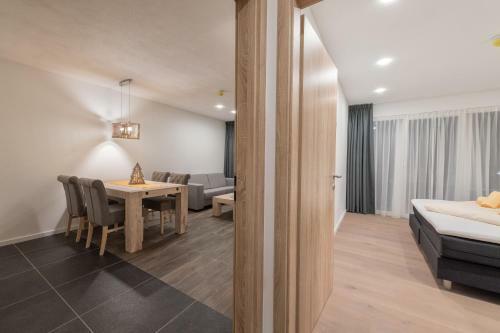 Hostal Alpenlodge Pichler