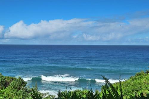 Unforgettable 180 Degree Top Floor Oceanfront View