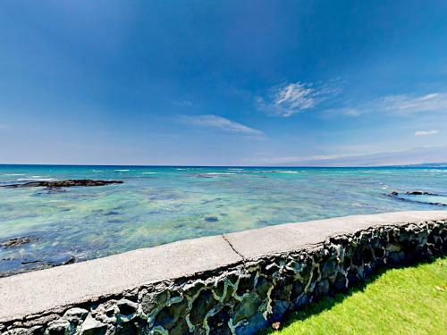 Idyllic 1br Oceanfront Cottage