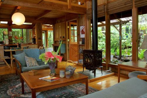 Bed & Breakfast Volcano Rainforest Retreat