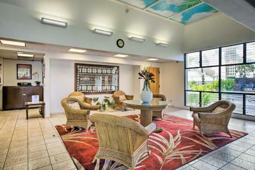 Apartamento Updated Makaha Condo With Pool And Ocean-view Lanai!