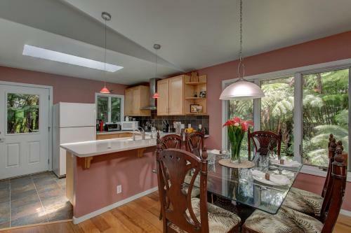 Liko Lehua Cottage Home