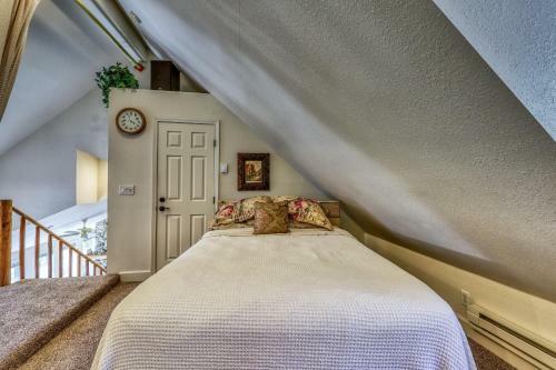 Crown Point Hideaway