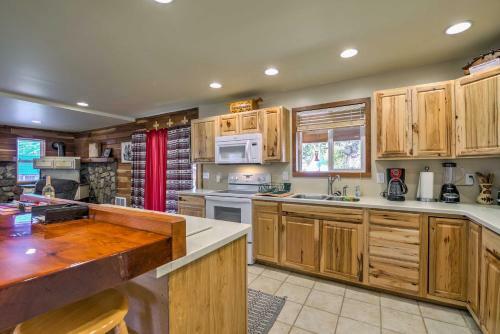 Garden Valley Cabin With Teepee, Deck And Mtn Views!