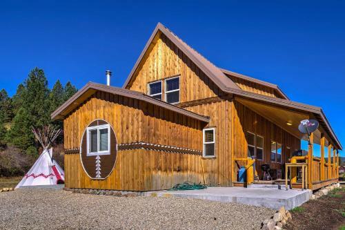 Garden Valley Cabin With Teepee, Deck And Mtn Views!