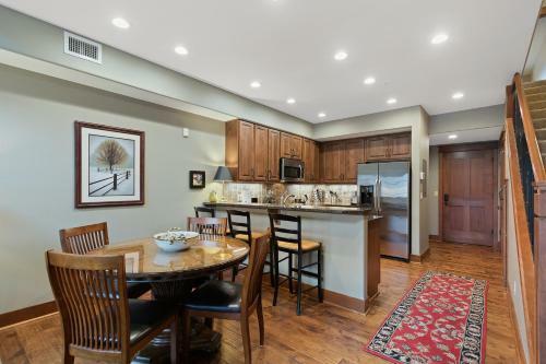 Fabulous Riverstone Retreat