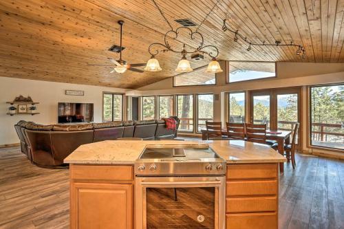 Upscale Cabin With Mountain Views And Large Game Room!