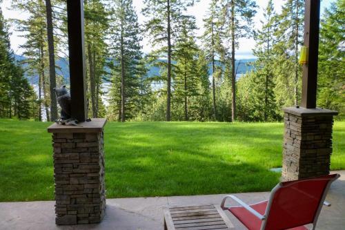Lake-view Apartment With Patio And Gym Access!