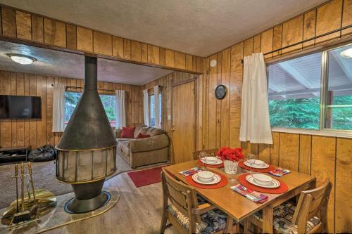 2 Cozy Cabins With Snowmobile Parking Near The Lake!