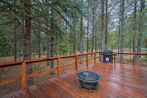 2 Cozy Cabins With Snowmobile Parking Near The Lake!