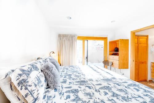 Delightful International Village Getaway