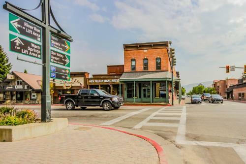 Warm Springs Family Luxury