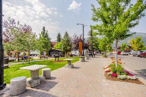 Warm Springs Family Luxury
