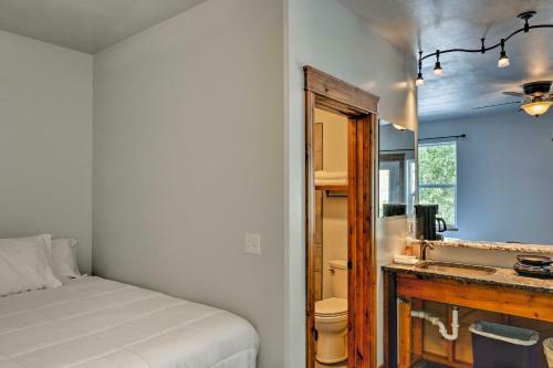 Apartamento Central Lava Hot Springs Studio With Deck And Views!