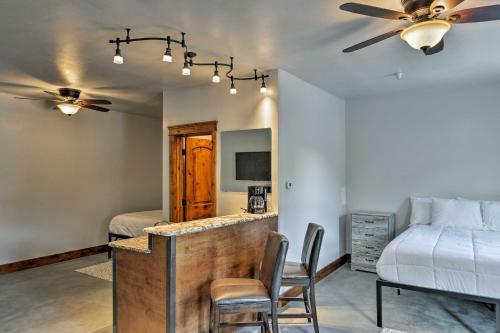 Apartamento Central Lava Hot Springs Studio With Deck And Views!