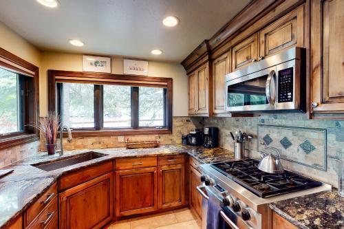 Skiway Chalet