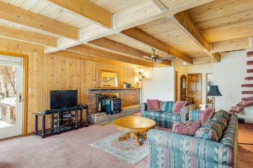 E Lake Retreat