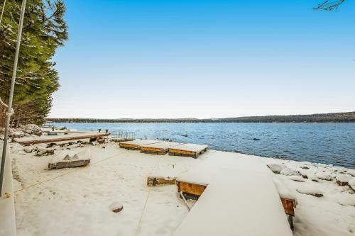 E Lake Retreat