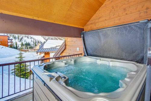 Pinnacle Ridge 02