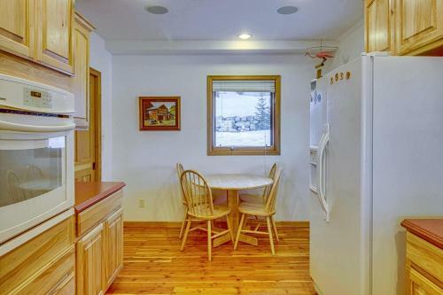 Pinnacle Ridge 02