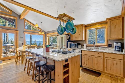 3 Bed 3 Bath Vacation Home In Schweitzer Mountain