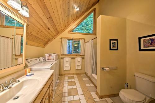 Lakeside Sagle Home With Dock-by Schweitzer Mtn!