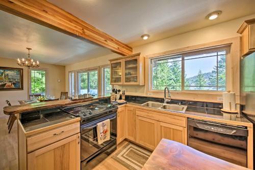 Lakeside Sagle Home With Dock-by Schweitzer Mtn!
