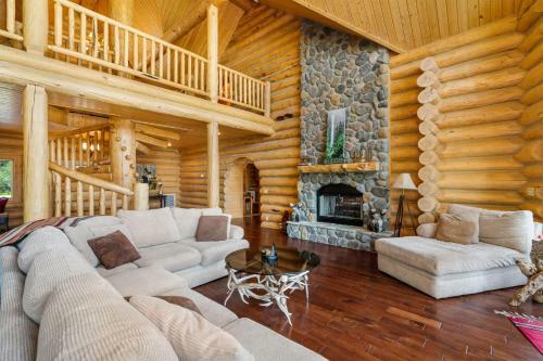 Antler Cove Log Home
