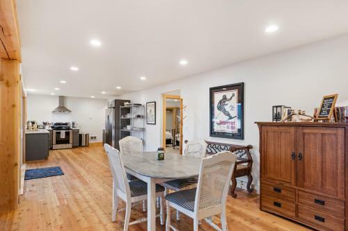 Lakefront Gem With Hot Tub And Views