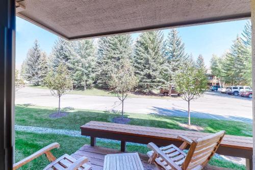 4027 Bluff