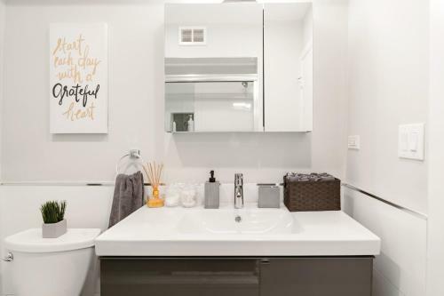 Apartamento Inviting Stylish Home With Covered Patio